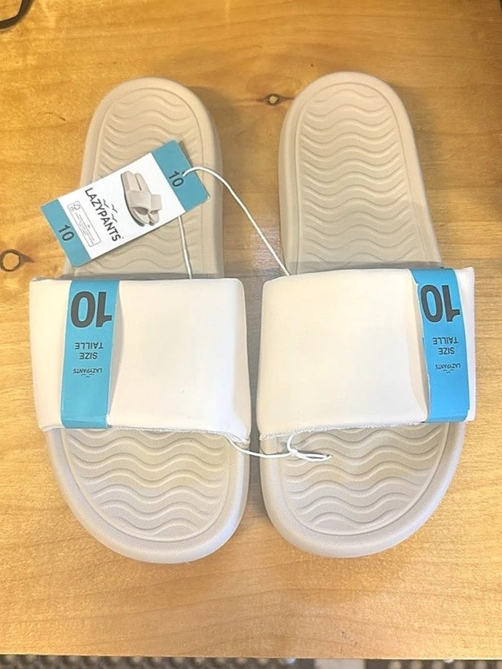 Women’s Slides in cream US 10 NWT